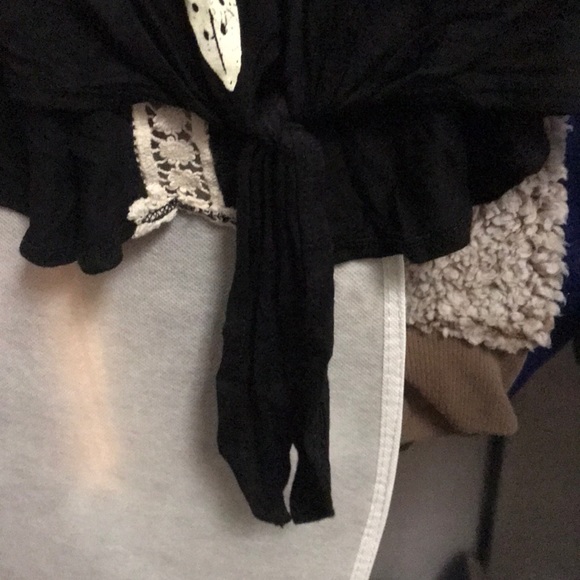 Black tank top with pattern and lace - Picture 4 of 6